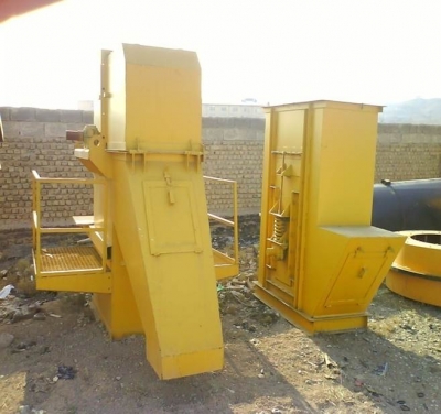 Garbage truck lifts